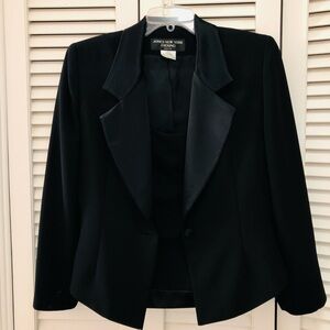 Jones New York Black Blazer with Notched Lapels and Structured Fit.